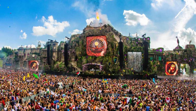 TOMORROWLAND 2013